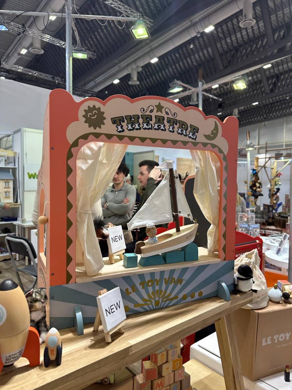 Manola & Carlotta loving the Nuremberg Toy Fair !