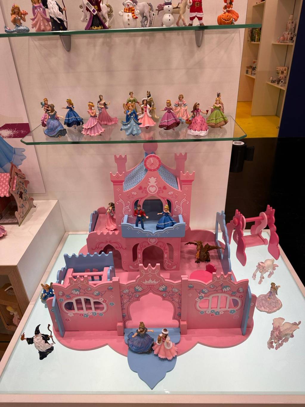 Manola & Carlotta loving the Nuremberg Toy Fair !