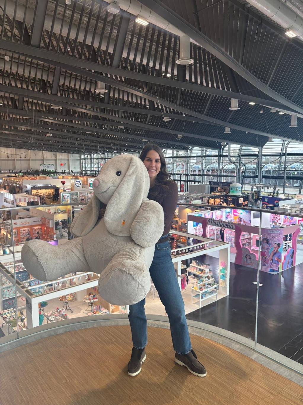 Manola goes Shopping at the Nuremberg Toy Fair !