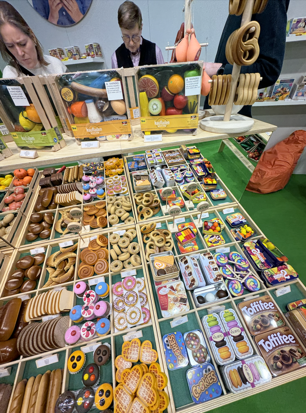 Manola & Carlotta loving the Nuremberg Toy Fair !