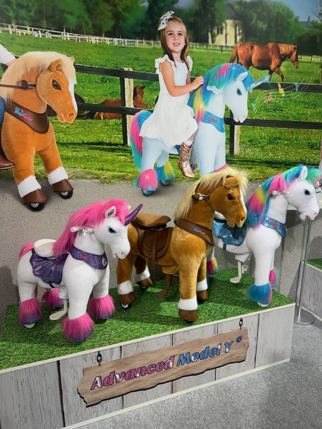 Manola goes Shopping at the Nuremberg Toy Fair !