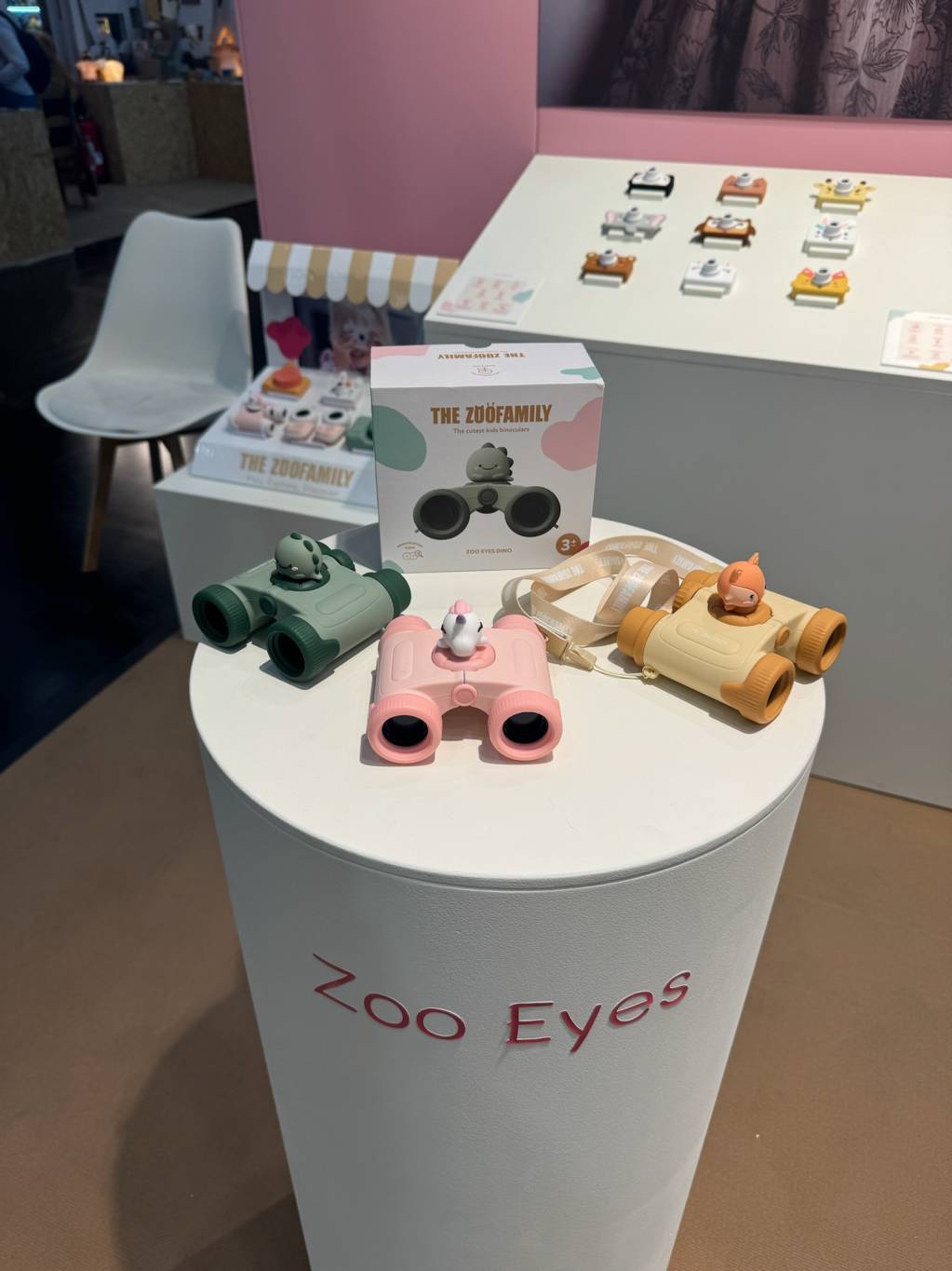 Manola goes Shopping at the Nuremberg Toy Fair !