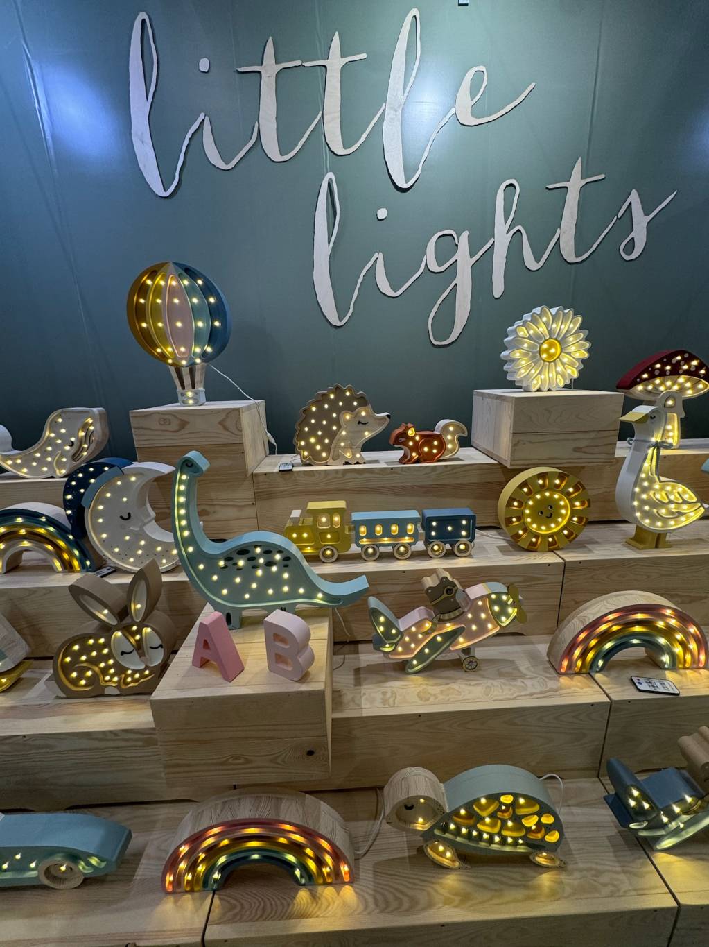 Manola goes Shopping at the Nuremberg Toy Fair !