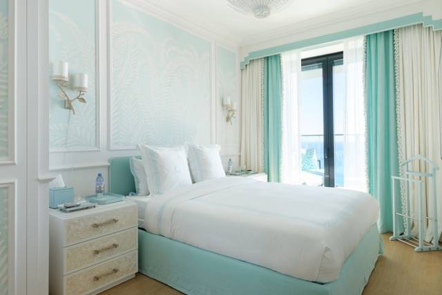 Take a look inside Carla's colorful Apartment !