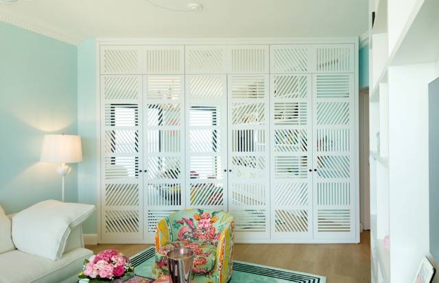 Take a look inside Carla's colorful Apartment !