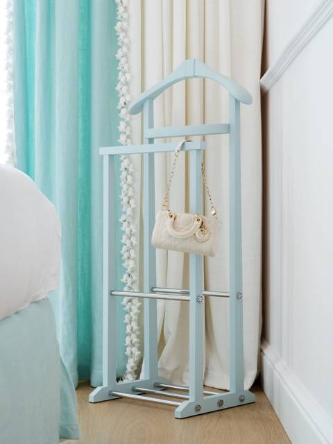 Take a look inside Carla's colorful Apartment !