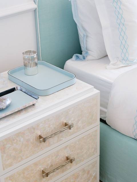 Take a look inside Carla's colorful Apartment !