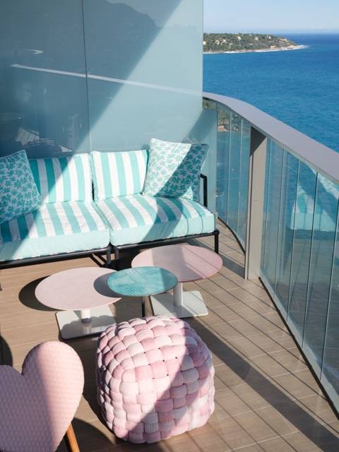 Take a look inside Carla's colorful Apartment !