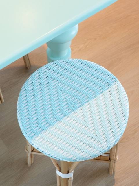 Take a look inside Carla's colorful Apartment !